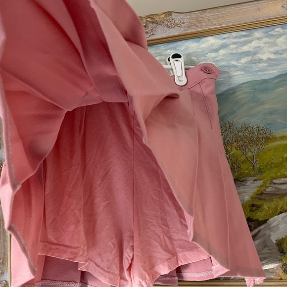 Y2K XIN YIZU Pink pleated mini skirt with shorts. Size XS NWOT - Picture 5 of 6